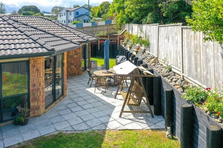 Photo of property in 18 Andre Rise, Stanmore Bay, Whangaparaoa, 0932