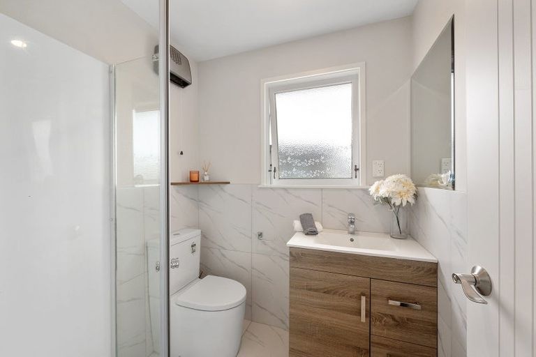 Photo of property in 28 Cockayne Crescent, Sunnynook, Auckland, 0620