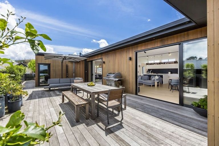 Photo of property in 10 Laly Haddon Place, Matakana, 0985