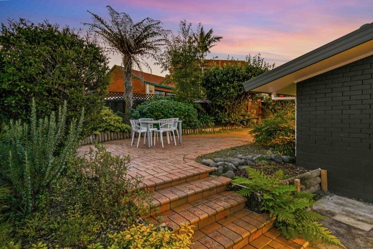 Photo of property in 19 Westpark Drive, West Harbour, Auckland, 0618
