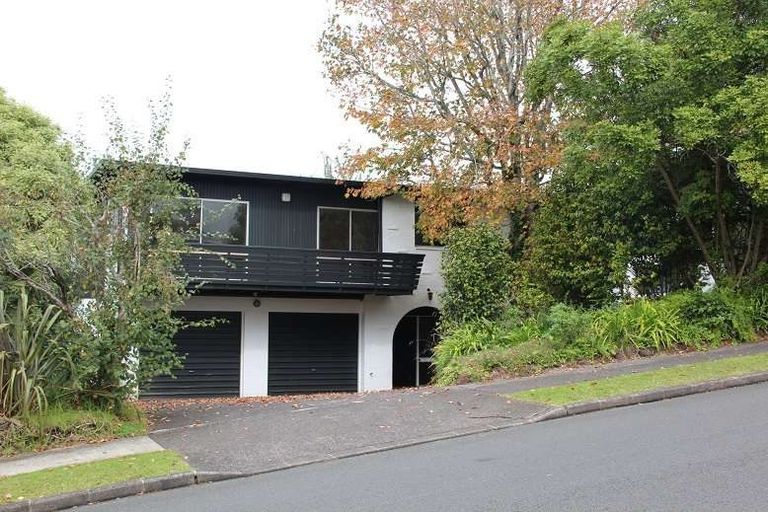 Photo of property in 18 Maxwelton Drive, Mairangi Bay, Auckland, 0630