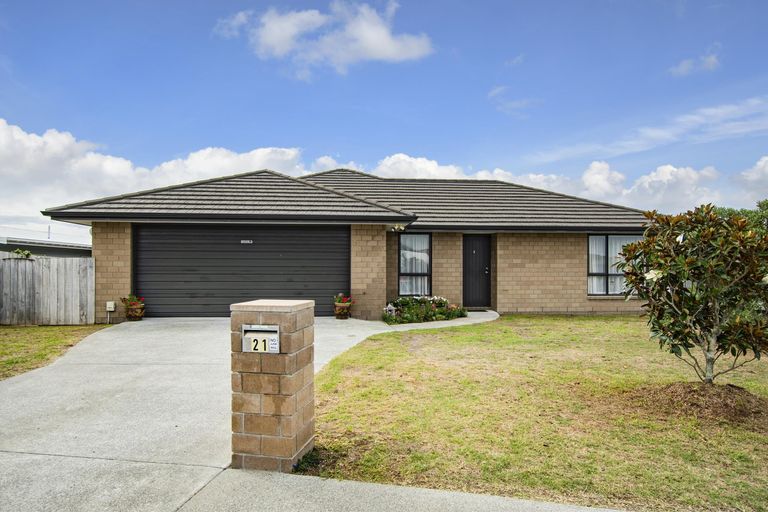 Photo of property in 21 Ocean View Rise, Ruakaka, 0116