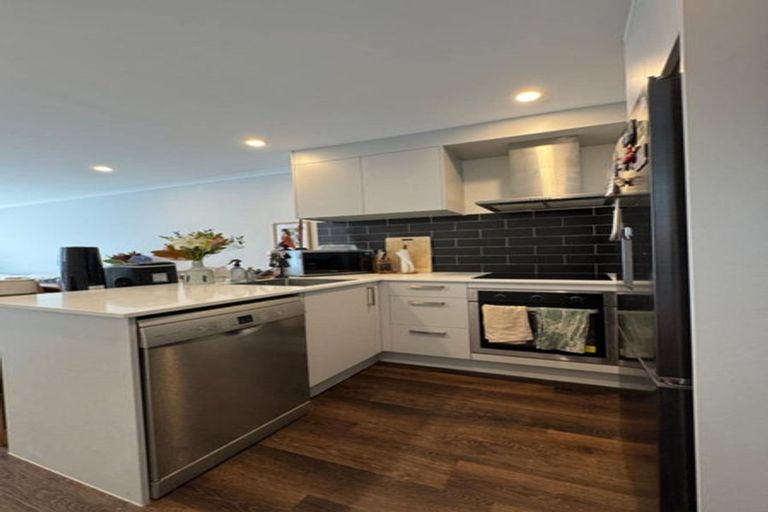 Photo of property in 30 Wharara Lane, Massey, Auckland, 0614