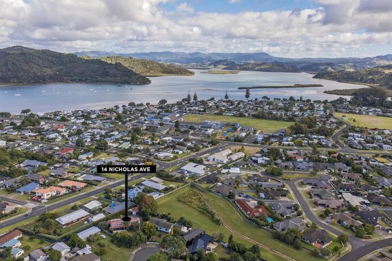 Photo of property in 14 Nicholas Avenue, Whitianga, 3510