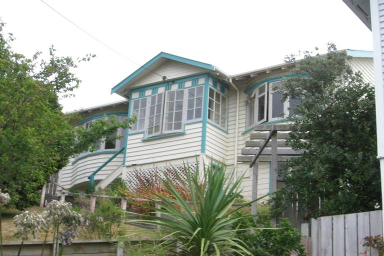 Photo of property in 22 Waikato Street, Island Bay, Wellington, 6023