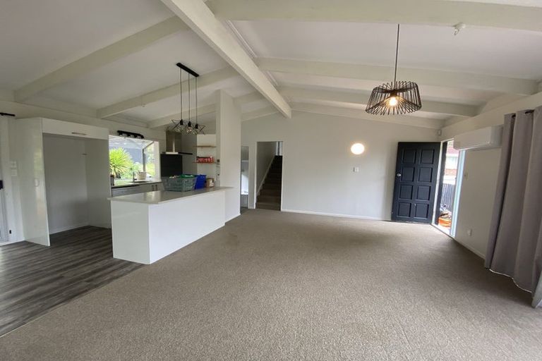Photo of property in 74 Peach Road, Glenfield, Auckland, 0629