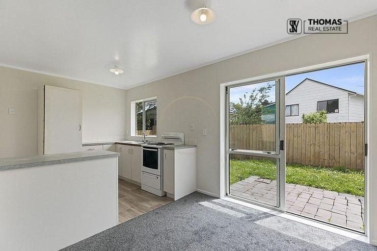 Photo of property in 2/24 Horlicks Place, Randwick Park, Auckland, 2105