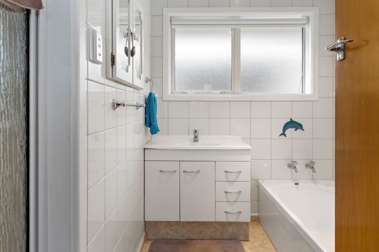 Photo of property in 6 Laing Crescent, Heathcote Valley, Christchurch, 8022