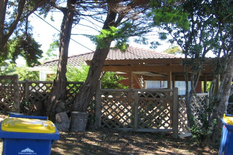 Photo of property in 2/8 Phillipa Place, Browns Bay, Auckland, 0630