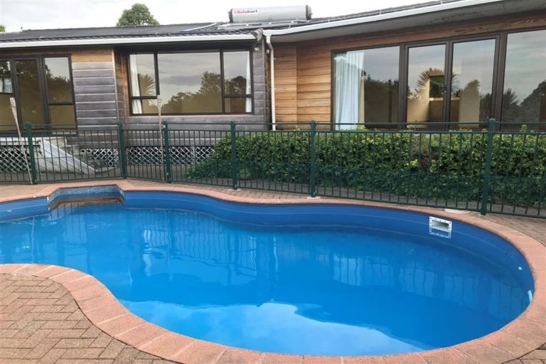 Photo of property in 207 Golf Road, Titirangi, Auckland, 0604