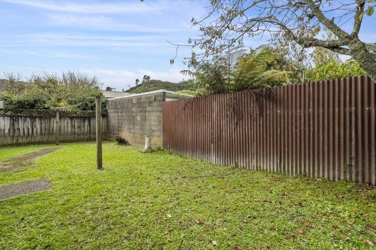 Photo of property in 1b Sunny Grove, Wainuiomata, Lower Hutt, 5014