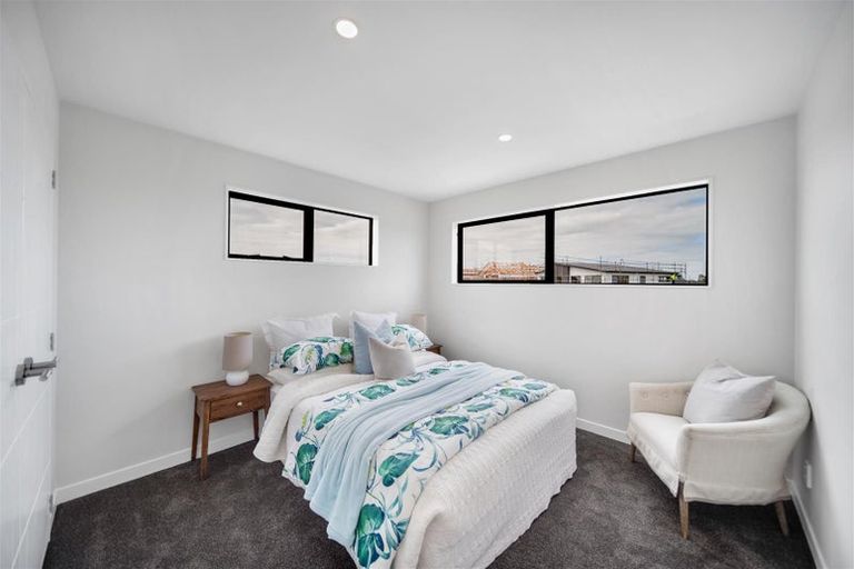 Photo of property in 12 Korowhiti Road, Clarks Beach, 2122