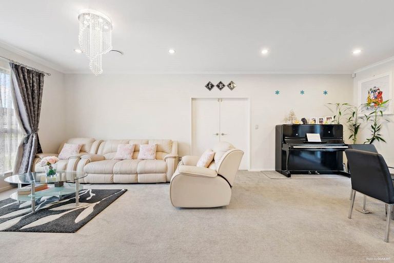 Photo of property in 1 Sunshine Lane, Flat Bush, Auckland, 2019