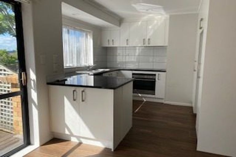 Photo of property in 1 Spears Place, Botany Downs, Auckland, 2010