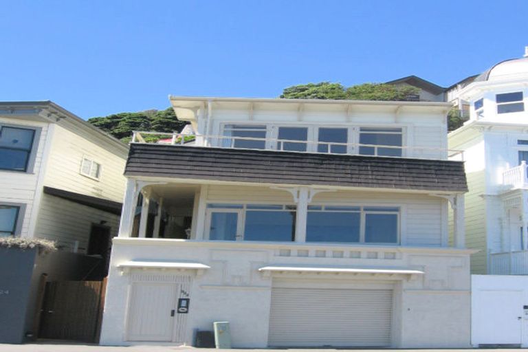 Photo of property in 322 Oriental Parade, Oriental Bay, Wellington, 6011
