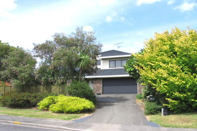 Photo of property in 5 Scorpio Place, Windsor Park, Auckland, 0632