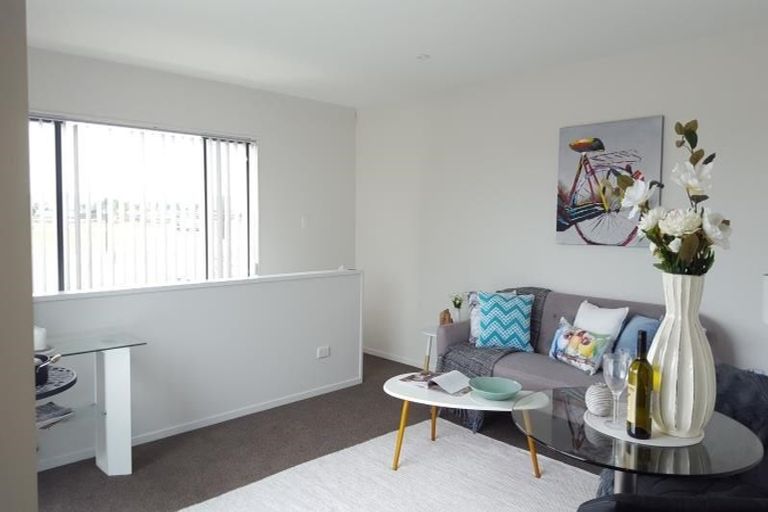 Photo of property in 2/46 Hollowout Street, Takanini, 2112