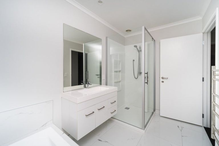 Photo of property in 9 Mediterranean Grove, Fitzherbert, Palmerston North, 4410