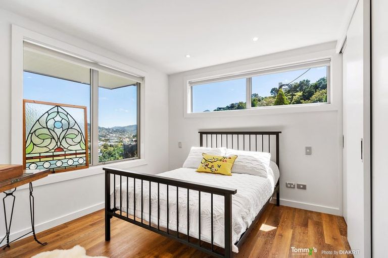 Photo of property in 122 Nicholson Road, Khandallah, Wellington, 6035