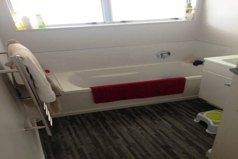 Photo of property in 111 Oakfield Crescent, Pukete, Hamilton, 3200