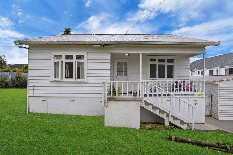 Photo of property in 11 Miro Street, New Lynn, Auckland, 0600