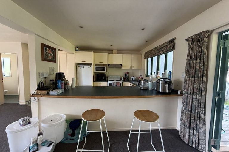 Photo of property in 5 Oak Grove, Mount Cook, Wellington, 6011