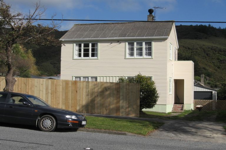 Photo of property in 98 Seddon Street, Naenae, Lower Hutt, 5011