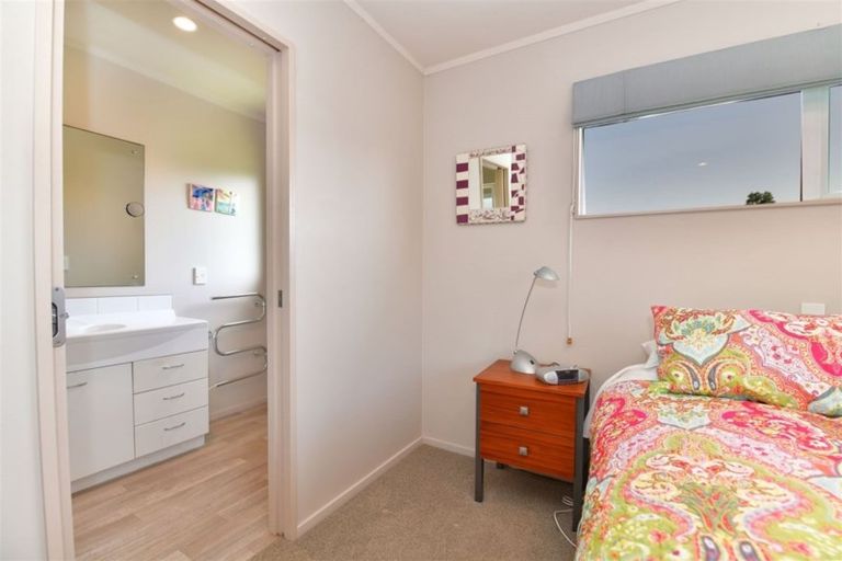 Photo of property in 40b Donald Street, Stanmore Bay, Whangaparaoa, 0932