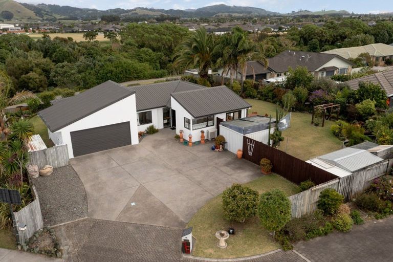 Photo of property in 76 Dalton Drive, Papamoa Beach, Papamoa, 3118