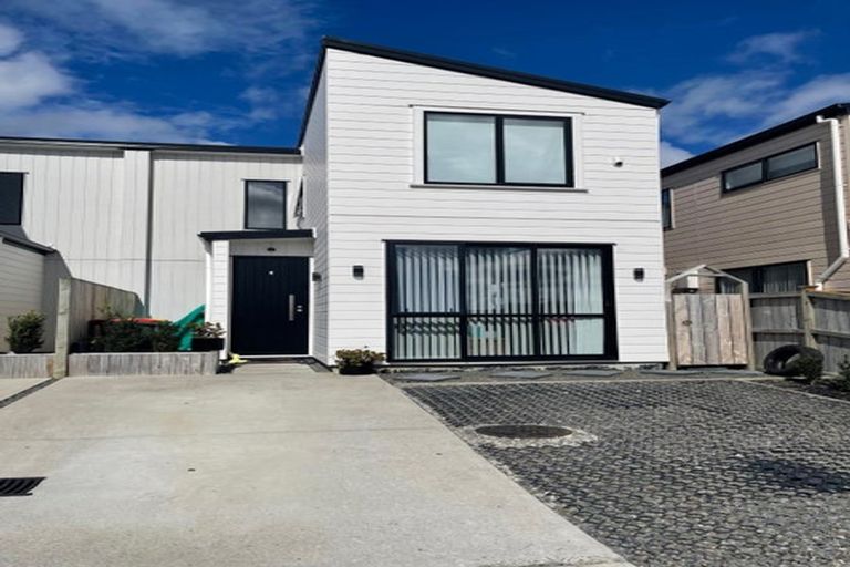 Photo of property in 16 Minhas Road, Papakura, 2110