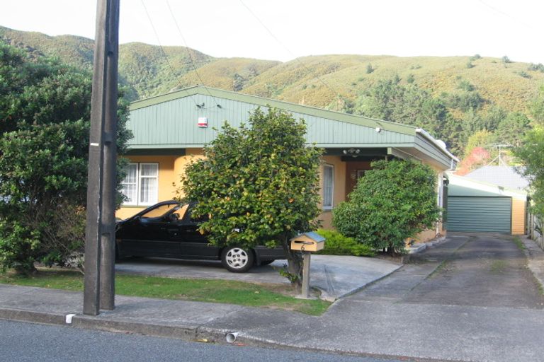 Photo of property in 6 Woodvale Grove, Fairfield, Lower Hutt, 5011