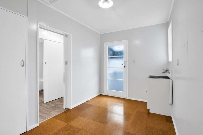 Photo of property in 5 Oturi Road, Waverley, 4510