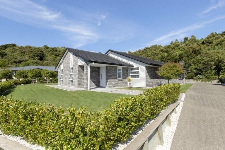 Photo of property in 18 Ellesmere Close, Pyes Pa, Tauranga, 3112