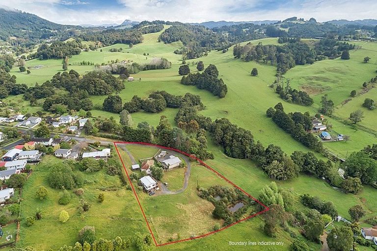 Photo of property in 114 Alcoba Street, Te Kamo, Kamo, 0112