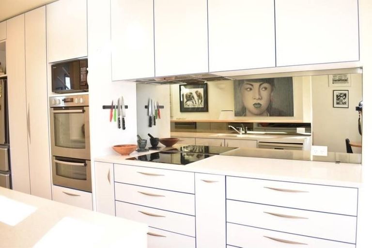 Photo of property in 6 Hadfield Terrace, Kelburn, Wellington, 6012