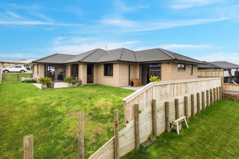 Photo of property in 60 Puhirake Crescent, Pyes Pa, Tauranga, 3112