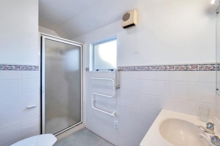 Photo of property in 1 William Bond Street, Stanley Point, Auckland, 0624