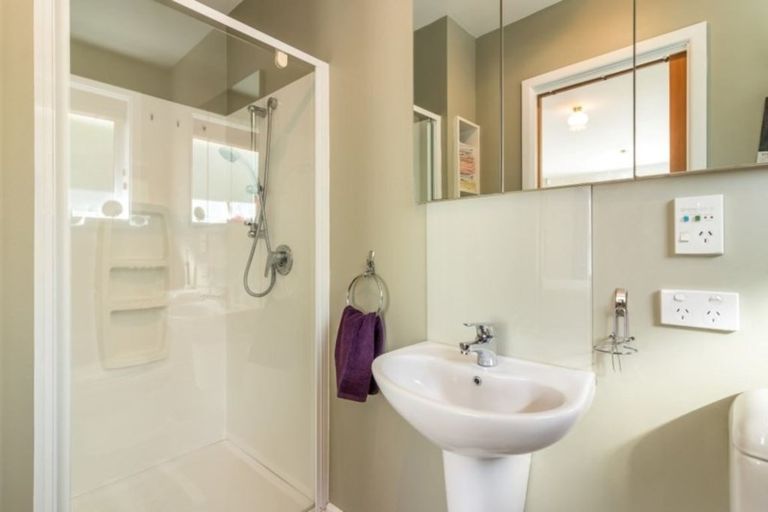 Photo of property in 424 Memorial Avenue, Burnside, Christchurch, 8053