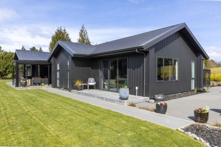 Photo of property in 2 Nga Tui Lane, Acacia Bay, Taupo, 3385