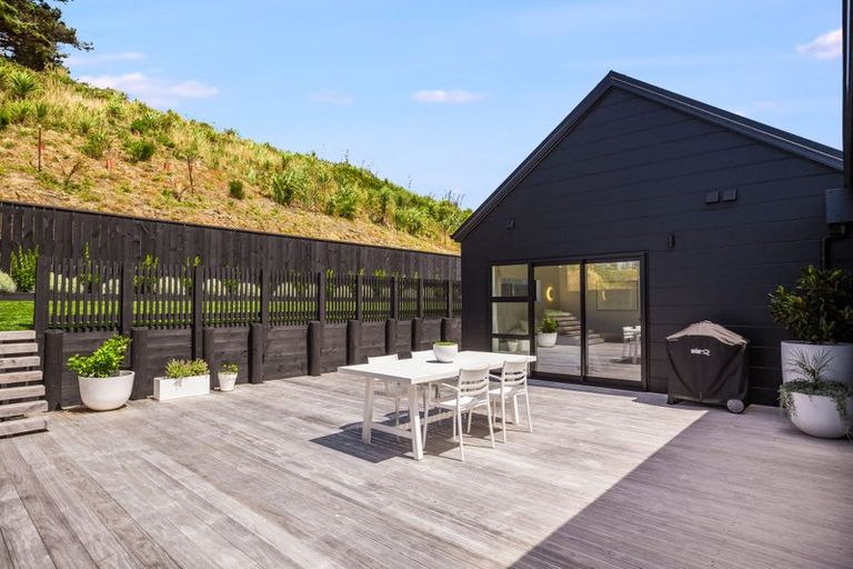 Photo of property in 75 Queen Charlotte Drive, Aotea, Porirua, 5024