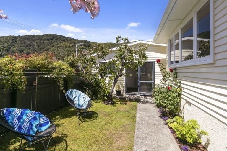 Photo of property in 41 Pukatea Street, Eastbourne, Lower Hutt, 5013