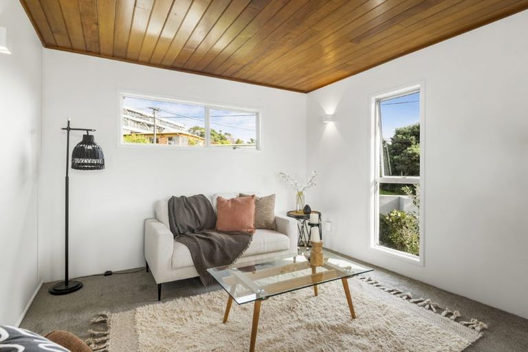 Photo of property in 1/3 Garadice Road, Rothesay Bay, Auckland, 0630