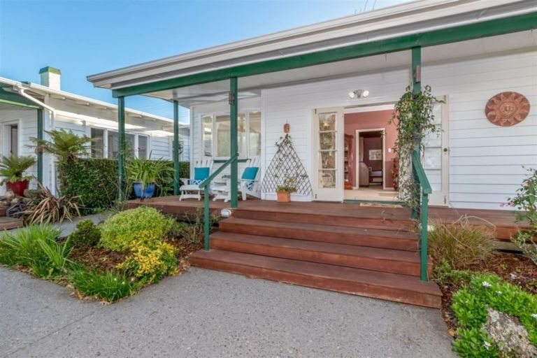 Photo of property in 102 Matua Road, Huapai, Kumeu, 0810