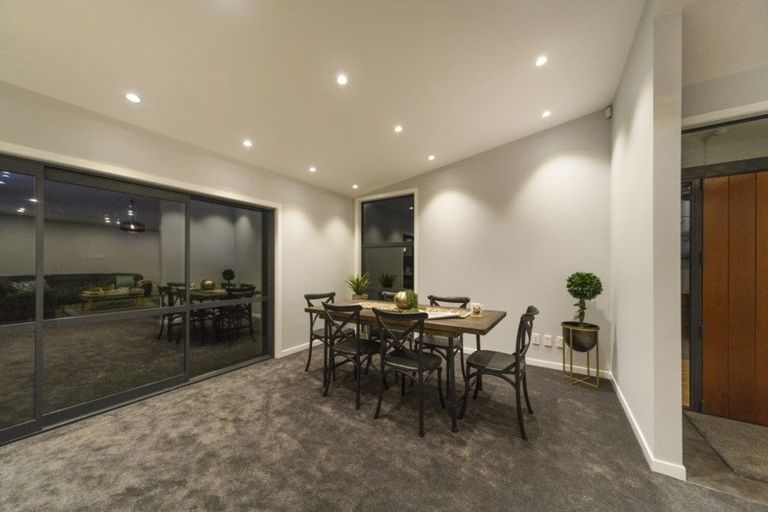 Photo of property in 3 Vaucluse Heights, Fitzherbert, Palmerston North, 4410