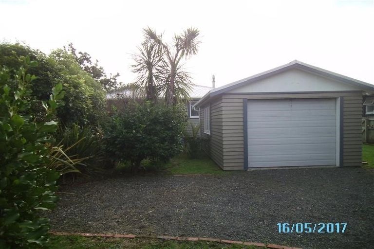 Photo of property in 654-656 Waikawa Beach Road, Waikawa Beach, Levin, 5573