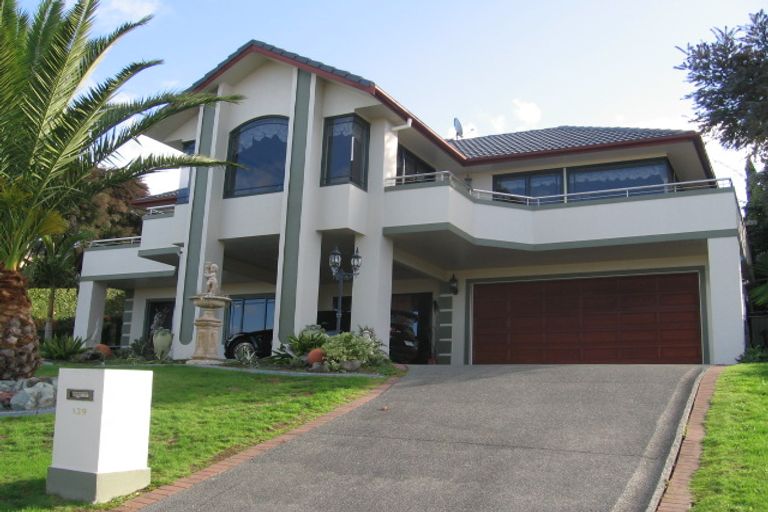 Photo of property in 139 Wiseley Road, West Harbour, Auckland, 0618