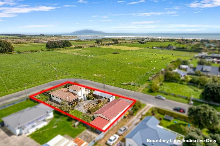 Photo of property in 2a Kiharoa Street, Otaki Beach, Otaki, 5512