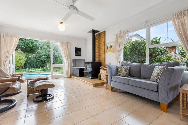 Photo of property in 5 Edgar Pearce Place, Howick, Auckland, 2014