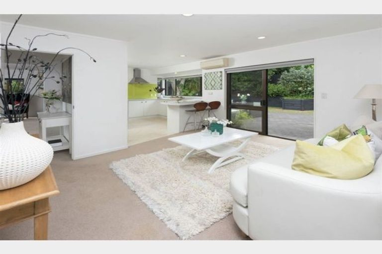 Photo of property in 53 Mirrabooka Avenue, Botany Downs, Auckland, 2010