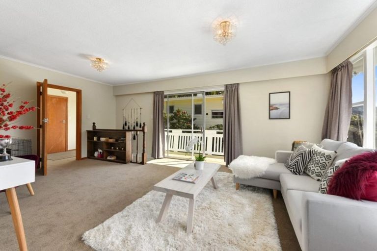 Photo of property in 12 Deller Grove, Silverstream, Upper Hutt, 5019